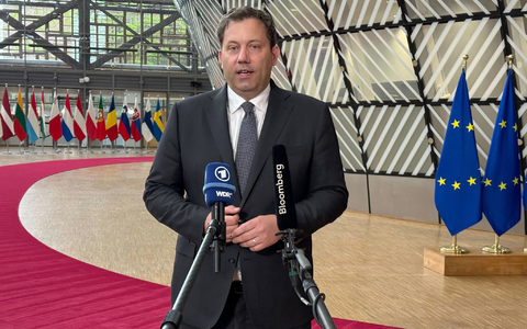 «Europa steht zu den Zusagen und ich erwarte das jetzt von der amerikanischen Seite auch», sagte Vizekanzler Lars Klingbeil. - Foto: Ansgar Haase/dpa