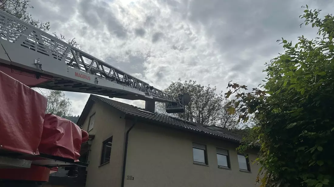 KFV-CW: Massiver Innenangriff verhindert Dachstuhlvollbrand - Bild: presseportal.de