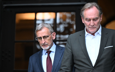 Innenminister und Oberbürgermeister zeigen sich tief bestürzt.  - Foto: Hendrik Schmidt/dpa