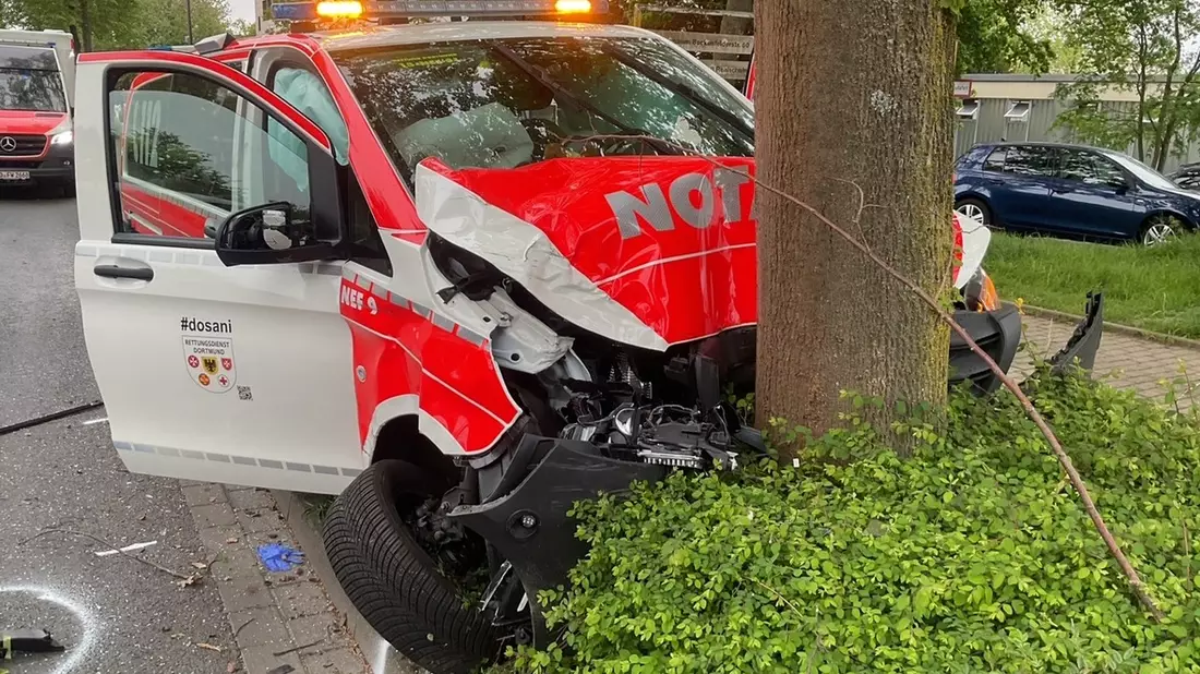 FW-DO: Verkehrsunfall mit Notarzteinsatzfahrzeug - Bild: presseportal.de
