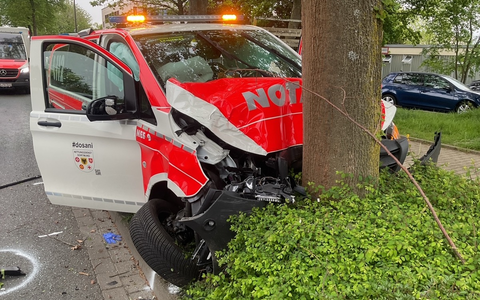 FW-DO: Verkehrsunfall mit Notarzteinsatzfahrzeug - Foto: presseportal.de