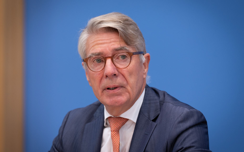 Der Präsident des Pharmaverbands VFA kritisiert das Sparpaket von Gesundheitsministerin Nina Warken. (Archivbild) - Foto: Soeren Stache/dpa