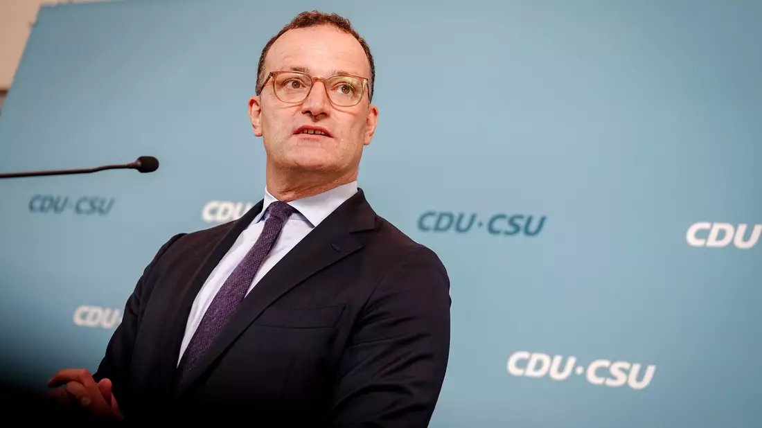 Seit 24 Jahren gehört Jens Spahn dem Bundestag an, und seit einem Jahr ist er Chef der CDU/CSU-Fraktion. (Archivfoto) - Bild: Kay Nietfeld/dpa