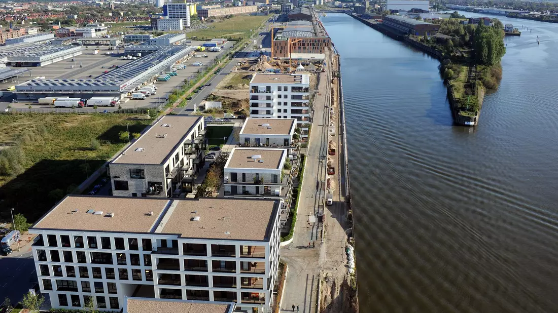 Der Bremer Überseehafen hat sich über Jahre zur Überseestadt gewandelt. (Archivbild)  - Bild: picture alliance / dpa