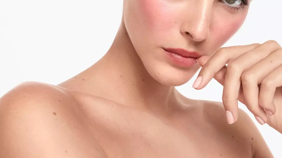 Vittoria Ceretti ist neue ARMANI BEAUTY GLOBAL MAKE-UP AMBASSADOR - Bild: presseportal.de