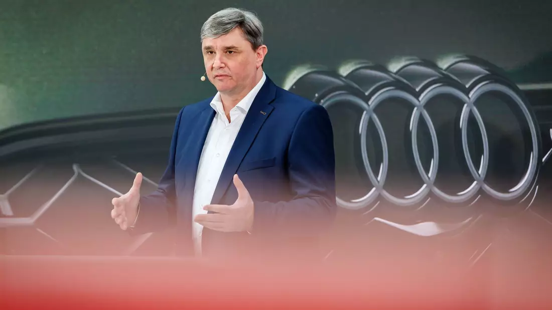 Audi-Finanzchef Rittersberger muss einen weiteren Gewinnrückgang vermelden. (Archivbild) - Bild: Daniel Karmann/dpa