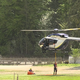 Mit Helikoptern wird versucht, den Brand aus der Luft zu löschen. - Foto: Gabriel Neumayr/dpa