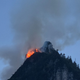 In der Nacht waren die Flammen weithin zu sehen.   - Foto: Matthias Brüning/dpa