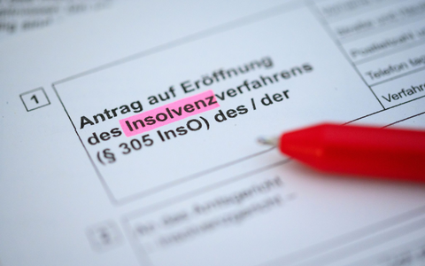 Die konjunkturelle Dauerkrise hat die Zahl der Firmenpleiten in Deutschland 2025 auf den höchsten Stand seit 2014 getrieben. - Foto: Jonas Walzberg/dpa