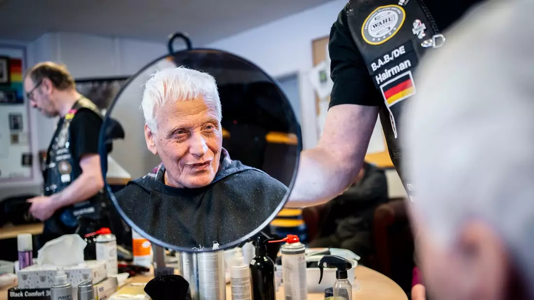 Haarschnitt für die Menschenwürde / Bethel und Barber Angels machen kostenfreies Angebot - Bild: presseportal.de