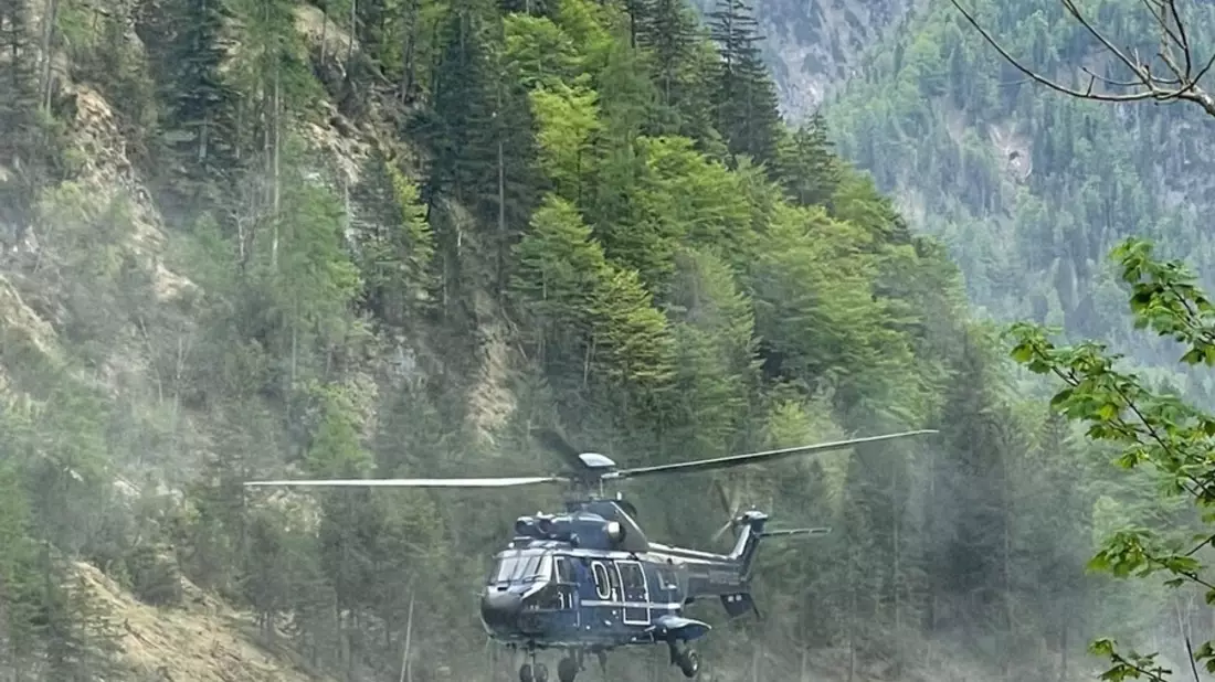 BPOLD 11: Brandbekämpfung aus der Luft: Die Bundespolizei im Einsatz gegen den Waldbrand im Landkreis Traunstein - Bild: presseportal.de