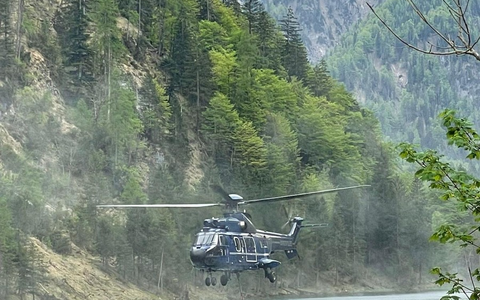 BPOLD 11: Brandbekämpfung aus der Luft: Die Bundespolizei im Einsatz gegen den Waldbrand im Landkreis Traunstein - Foto: presseportal.de