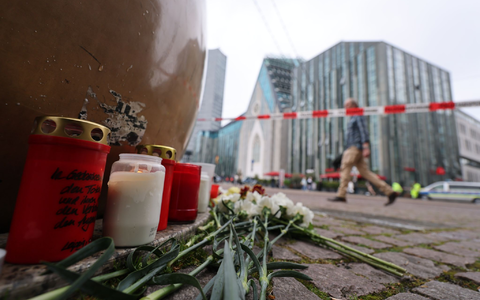 Es wird der Todesopfer gedacht.  - Foto: Jan Woitas/dpa