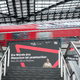 Neben Sicherheitsmaßnahmen sollen Plakate in Bahnhöfen und Bahnen für weniger Gewalt sorgen.  - Foto: Kay Nietfeld/dpa