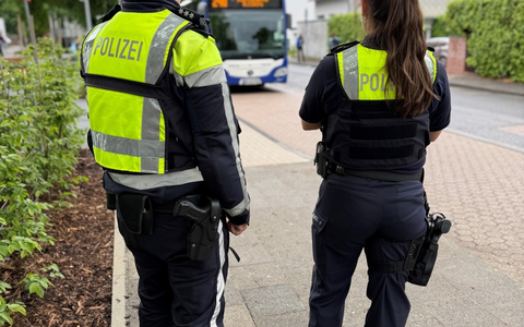 POL-DN: Polizei und Ordnungsamt kontrollieren Halteverbot an der Anne-Frank-Gesamtschule - Fokus auf Aufklärung und Sicherheit - Foto: presseportal.de