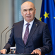 Rumäniens bürgerlich-liberaler Ministerpräsident Ilie Bolojan ist von der sozialdemokratischen und rechtsextremen Opposition wegen seiner Reformpolitik durch ein Misstrauensvorum im Parlament abgesetzt worden. - Foto: Fabian Sommer/dpa