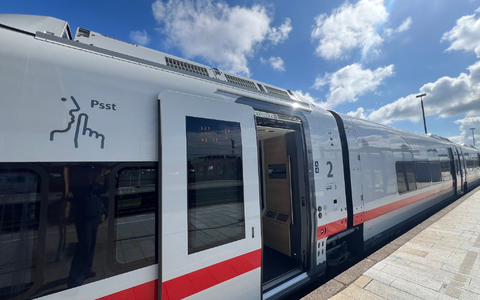 Der ICE L stammt vom spanischen Hersteller Talgo und ähnelt optisch eher den IC-Fernzügen des Konzerns.  - Foto: Lea Albert/dpa
