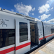 Der ICE L stammt vom spanischen Hersteller Talgo und ähnelt optisch eher den IC-Fernzügen des Konzerns.  - Foto: Lea Albert/dpa