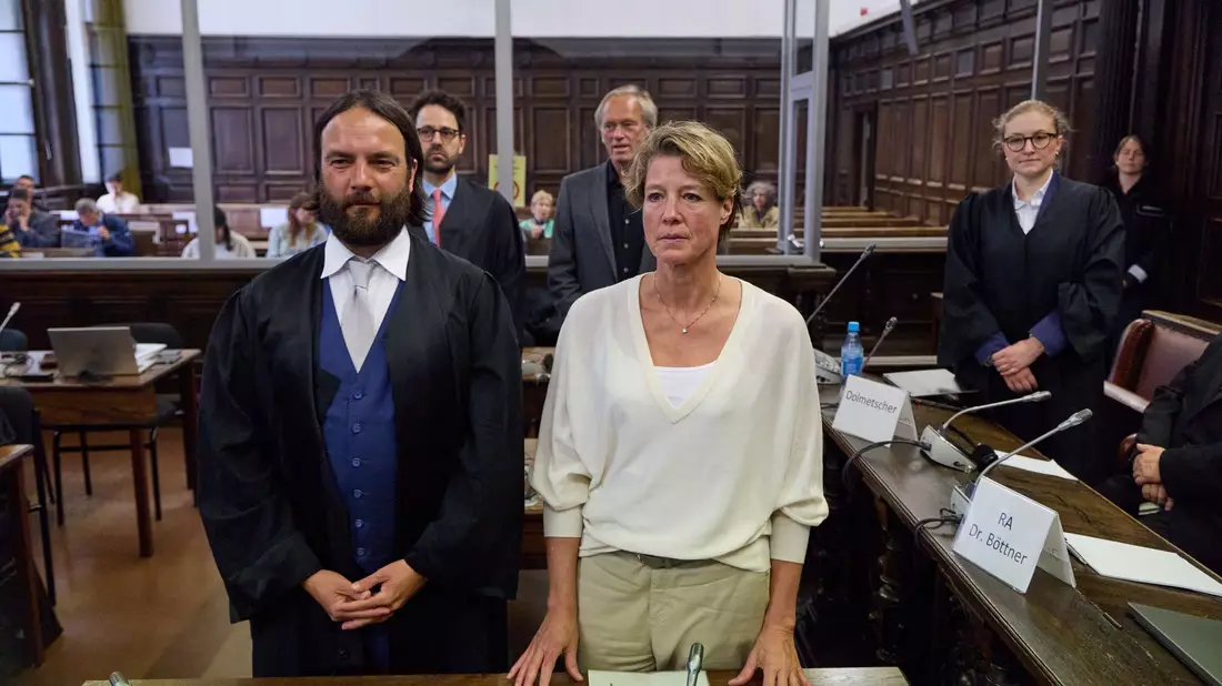Christina Block ist eine von sieben Angeklagten im Prozess. - Bild: Georg Wendt/dpa-Pool/dpa