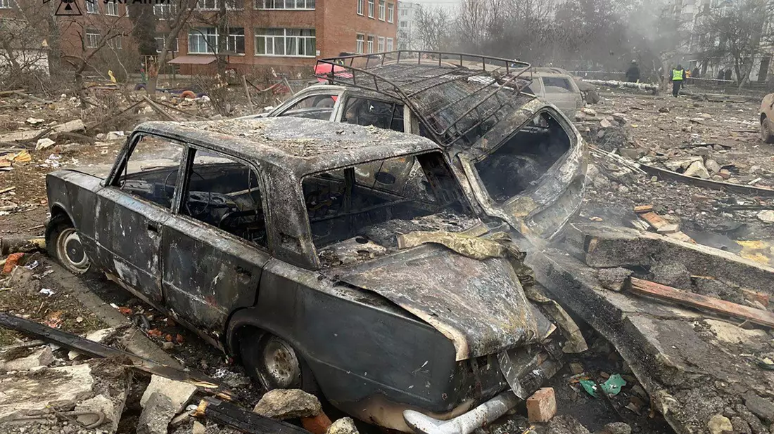 Vor der von Moskau und Kiew mit unterschiedlichem Beginn angekündigten Waffenruhe beklagt die Ukraine mehrere Tote bei russischen Angriffen. (Archivbild) - Bild: Uncredited/Ukrainian Emergency Service/AP/dpa