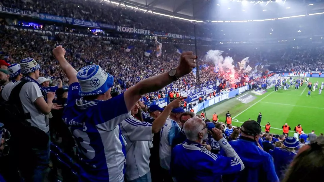 Neue Sky Original Doku begleitet Schalke 04 hautnah und exklusiv auf dem Weg in die Fußball-Bundesliga - Bild: presseportal.de
