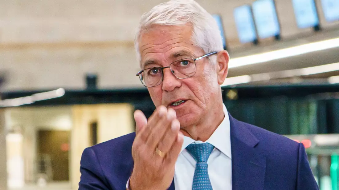 Fraport-Chef Schulte setzt auf eine sichere Kerosinversorgung. (Archivbild) - Bild: Andreas Arnold/dpa