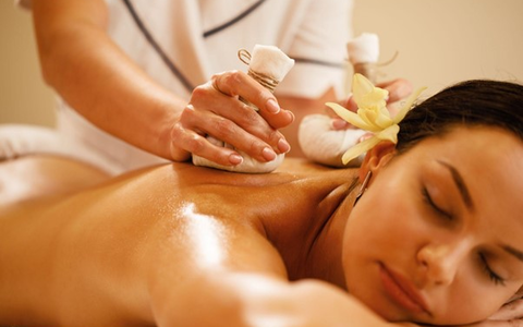 Regeneration im Wellnesshotel - Foto: Drazen - stock.adobe.com