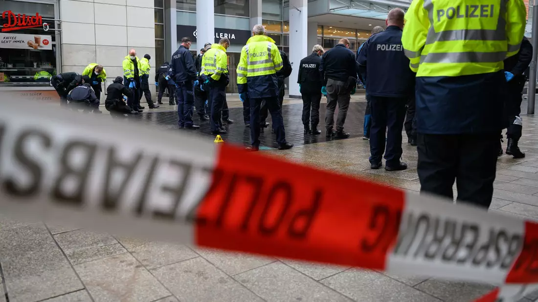 Ermittler geben nach der Amokfahrt weitere Details zu den Verletzten und dem Täter bekannt. - Bild: Hendrik Schmidt/dpa