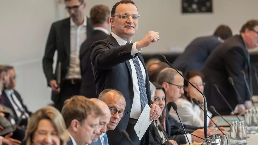 Jens Spahn: Wiedergewählt mit knapp fünf Prozentpunkten weniger als vor einem Jahr.  - Bild: Michael Kappeler/dpa