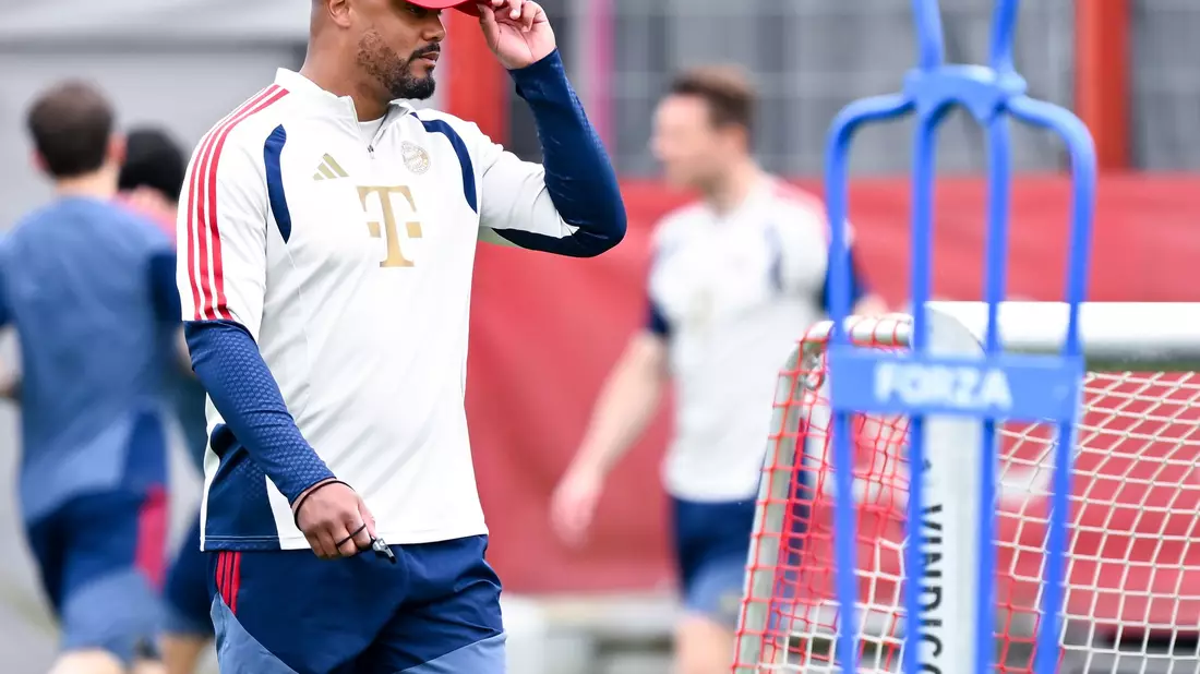 Bayern-Coach Vincent Kompany im Abschlusstraining vor dem Halbfinal-Rückspiel der Champions League gegen Paris. - Bild: Sven Hoppe/dpa
