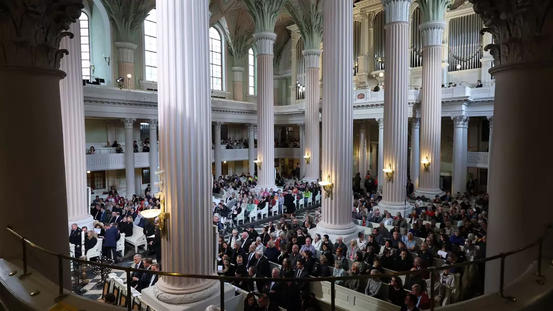 In der Nikolaikirche wurde der Opfer gedacht. - Bild: Jan Woitas/dpa