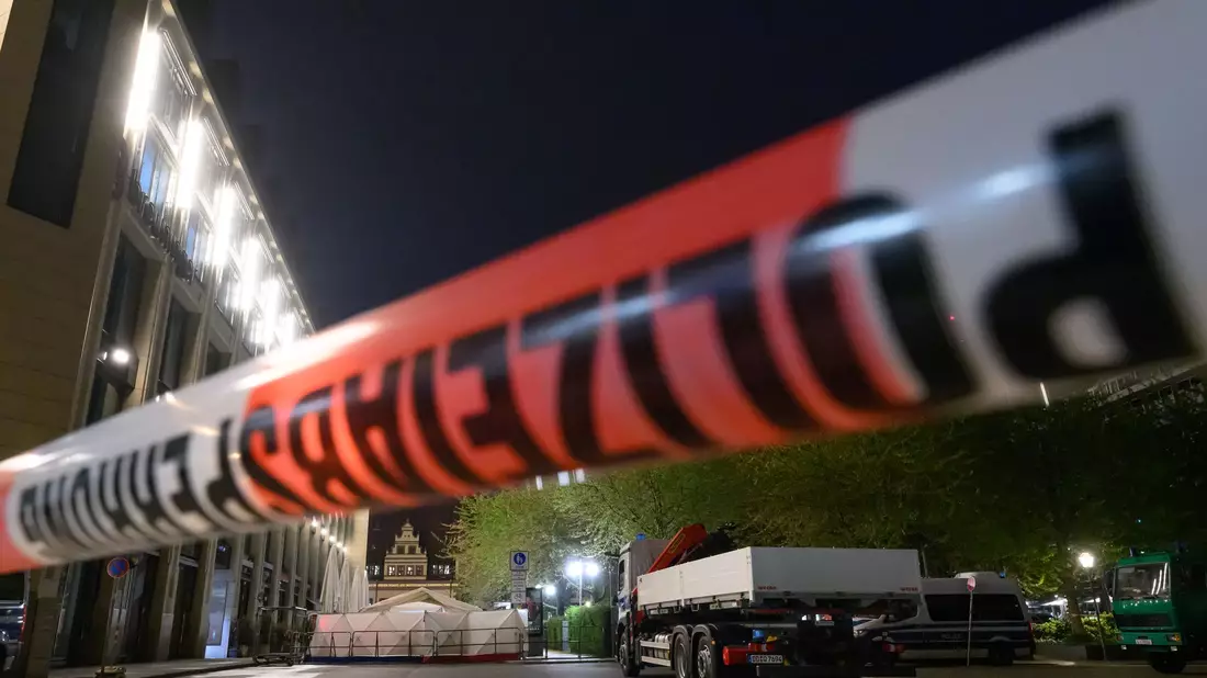 Ein 33-Jähriger deutscher Staatsbürger war am Montagnachmittag in die belebte Fußgängerzone gefahren.  - Bild: Hendrik Schmidt/dpa