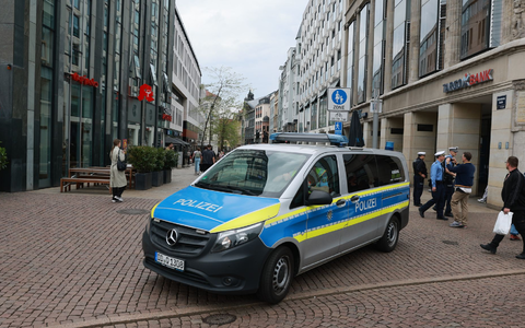 Nach der Amokfahrt eines 33-Jährigen in Leipzig kommt der Mann vorerst in eine Psychiatrie.  - Foto: Jan Woitas/dpa