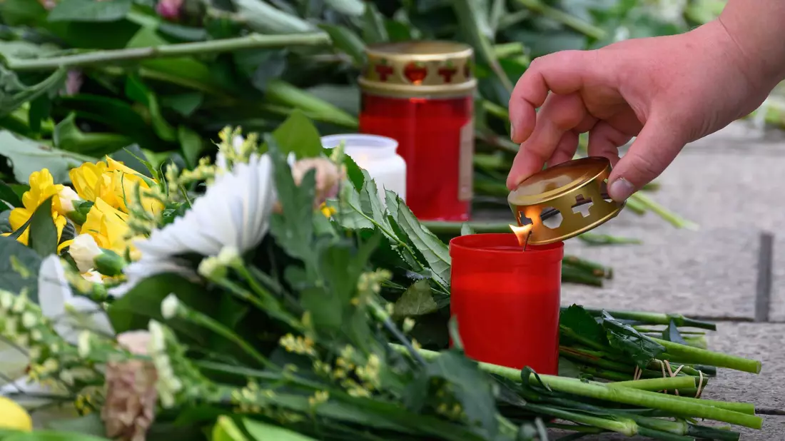 Ein 33-Jähriger ist am Montagnachmittag in die belebte Leipziger Fußgängerzone gefahren und hat dabei zwei Menschen getötet.  - Bild: Hendrik Schmidt/dpa