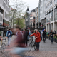 Die Grimmaische Straße in der Leipziger Innenstadt ist nach der Amokfahrt wieder für Passanten freigegeben.   - Foto: Jan Woitas/dpa
