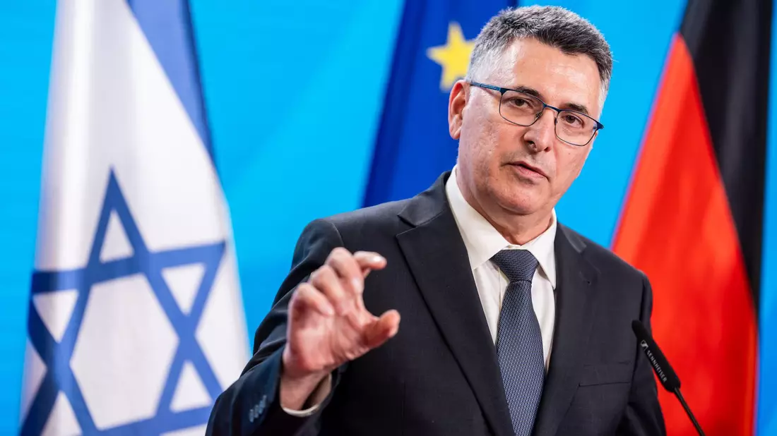 Israels Außenminister Saar: Haben keine territorialen Ambitionen im Süden Libanons - Bild: Michael Kappeler/dpa