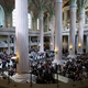Viele Menschen haben an einer Gedenkveranstaltung in der Leipziger Nikolaikirche teilgenommen.  - Foto: Jan Woitas/dpa