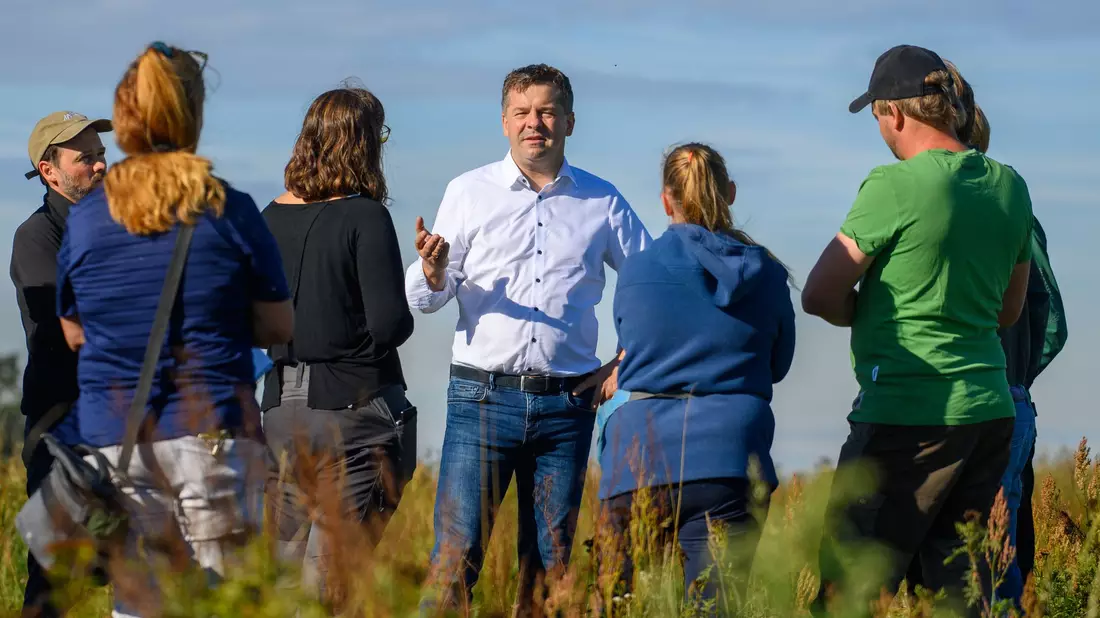 Schulze war schon als Minister für Wirtschaft, Tourismus, Landwirtschaft und Forsten viel unterwegs. (Archivbild) - Bild: Klaus-Dietmar Gabbert/dpa