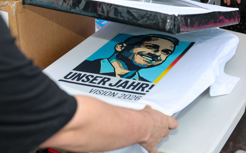 Ulrich Siegmunds (AfD) Konterfei findet sich inzwischen auf T-Shirts. (Archivbild) - Foto: Peter Gercke/dpa