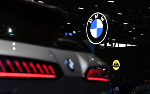 BMW leidet unter ähnlichen Problemen wie die anderen deutschen Autohersteller, kann unter dem Strich aber mehr Geld verdienen. (Archivbild) - Foto: Johannes Neudecker/dpa