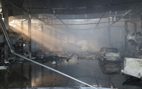In den Stunden vor der Waffenruhe bombardierte Russland ukrainische Städte besonders heftig.  - Foto: Ukraine National Police/AP/dpa
