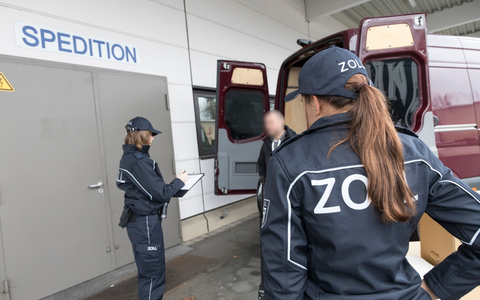 HZA-HN: Für faire und gerechte Arbeitsbedingungen im Päckchen- und Paketservice / Zoll überprüft bundesweit Kurier-, Express- und Paketdienstleister - Foto: presseportal.de