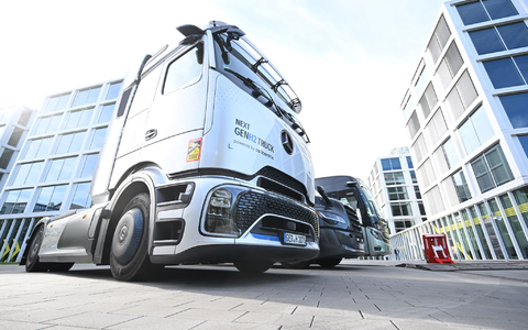 Gewinneinbruch bei Daimler Truck im ersten Quartal. - Foto: Bernd Weißbrod/dpa