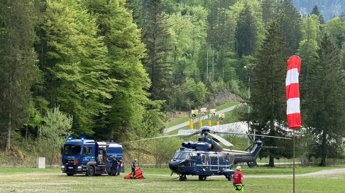 BPOLD 11: Erneute Unterstützung aus der Luft: Bundespolizei bei Brandbekämpfung bei Ruhpolding - Bild: presseportal.de