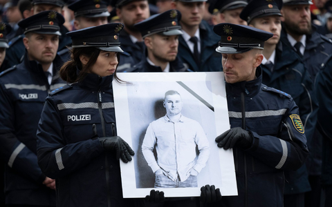 Bei einem Gedenkgottesdienst hatten Polizisten und Polizistinnen ihres getöteten Kollegen gedacht. (Archivbild) - Foto: Sebastian Kahnert/dpa