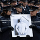 Bei einem Gedenkgottesdienst hatten Polizisten und Polizistinnen ihres getöteten Kollegen gedacht. (Archivbild) - Foto: Sebastian Kahnert/dpa