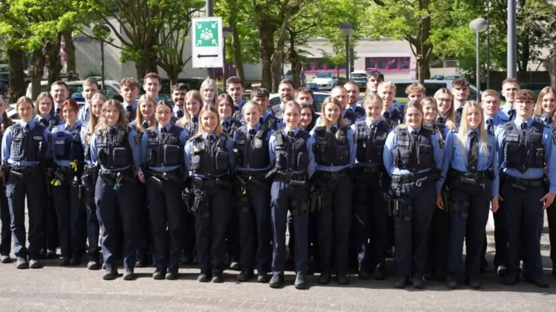 POL-PPMZ: 37 neue Polizeikommissarinnen und Polizeikommissare verstärken das Polizeipräsidium Mainz - Bild: presseportal.de