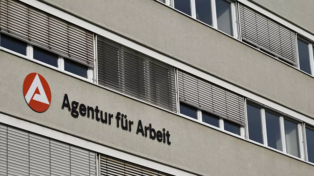 Viele junge Erwachsene haben keinen Berufsabschluss und damit schlechte Chancen auf dem Arbeitsmarkt. - Bild: Martin Schutt/dpa