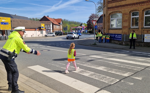 POL-GS: Aktion Sicherer Schulweg: Präventionsteam der Polizei übt mit Vorschulkindern - Foto: presseportal.de