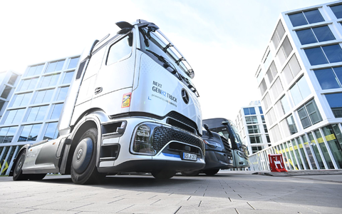 Daimler Truck: Gewinneinbruch im ersten Quartal. - Foto: Bernd Weißbrod/dpa